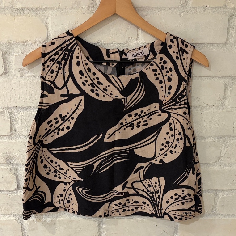 Black and Tan Floral Women's Crop Top
(B2)
